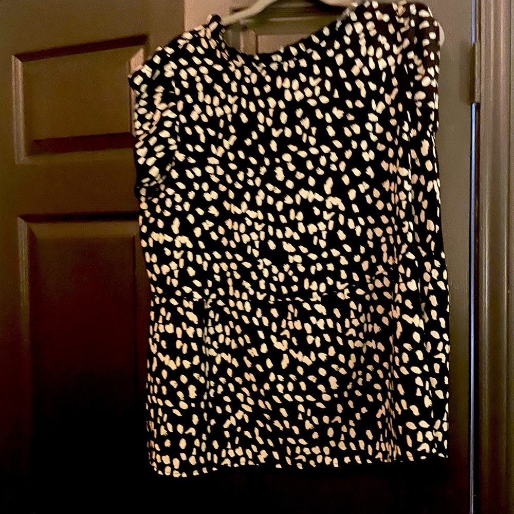 Super cute blouse, barley worn. Cap sleeves